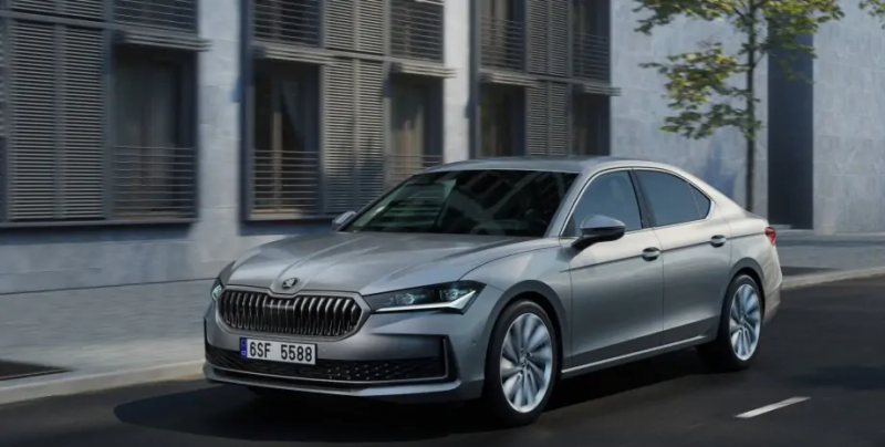 На український ринок виходить нова Skoda Superb 2024: комплектації і ціни