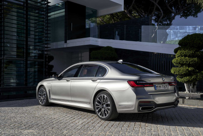 P90342263-the-new-bmw-745le-xdrive-in-colour-donington-grey-and-20-m-light-alloy-wheels-star-spoke-style-817-m-2249px